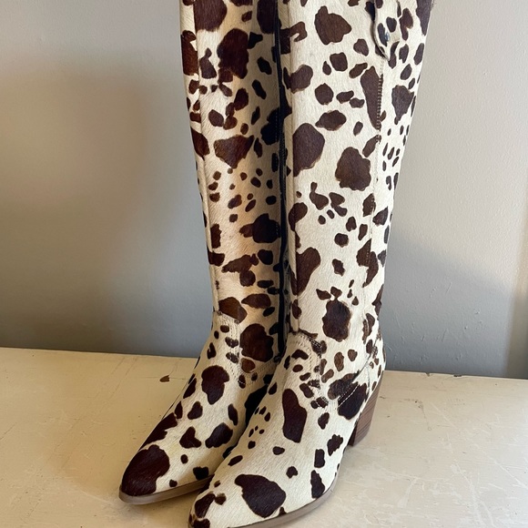 Western Style Boots (faux cowhide) 8.5 W
BRAND NEW IN BOX - Picture 7 of 7